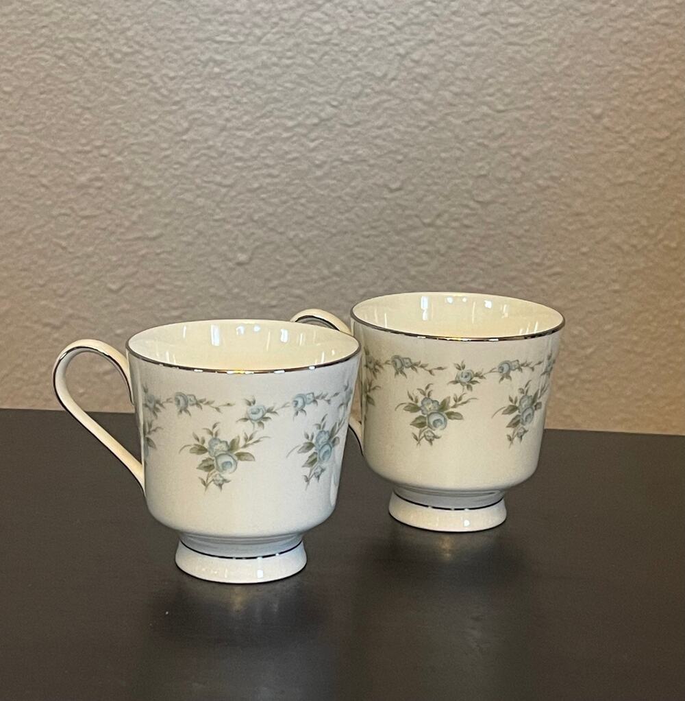Set of 2 Mikasa Brearley Cups Only Blue Flowers